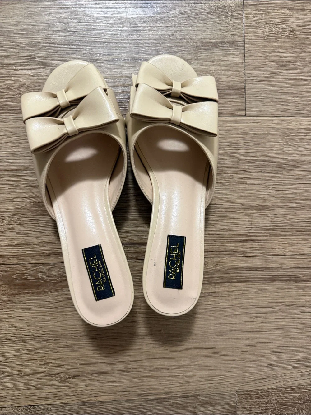 Rachel by Rachel Roy Cream Bow Pumps size 8